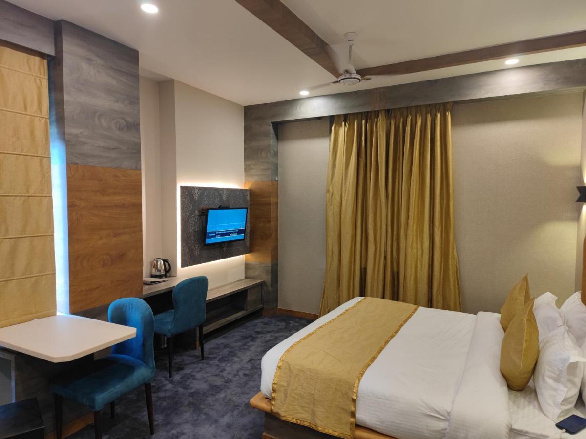 Prime Land Otel Varanasi Dış mekan fotoğraf