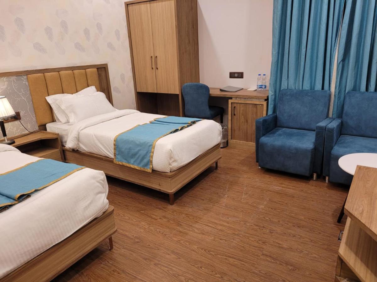 Prime Land Otel Varanasi Dış mekan fotoğraf