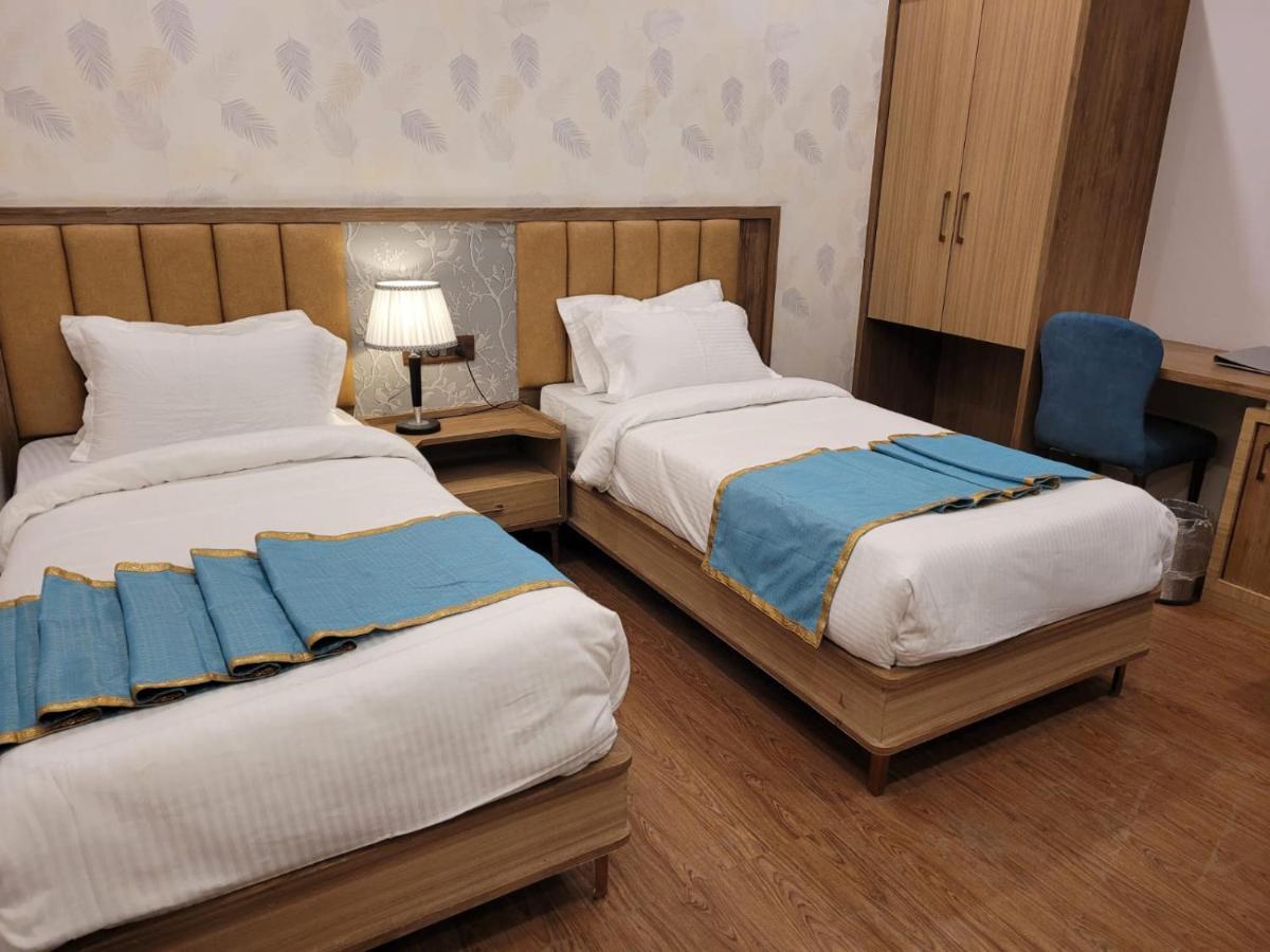 Prime Land Otel Varanasi Dış mekan fotoğraf