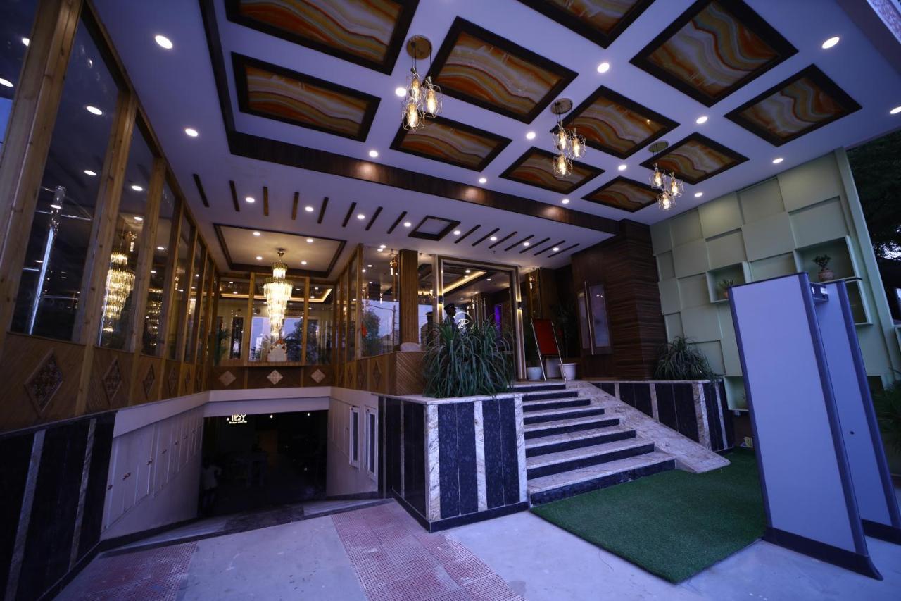 Prime Land Otel Varanasi Dış mekan fotoğraf