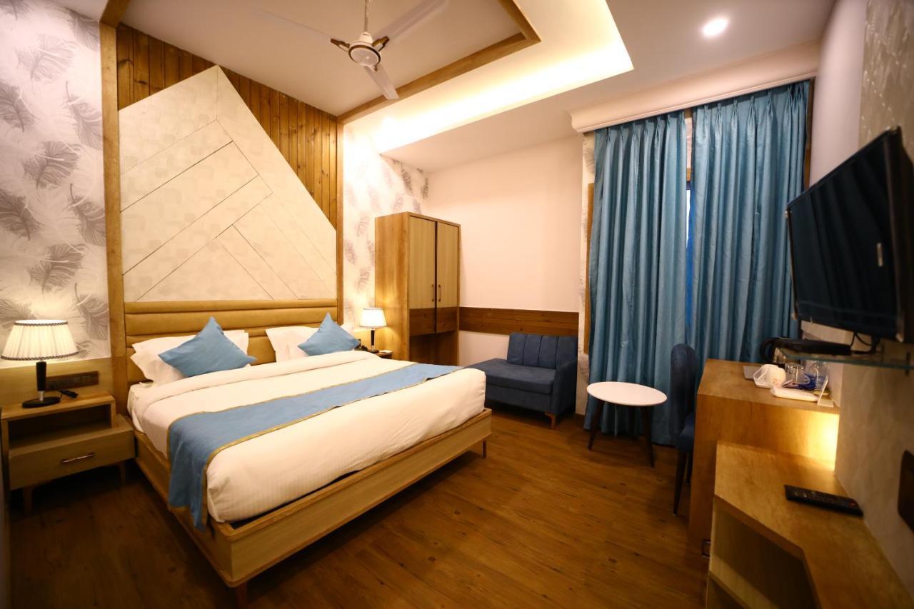 Prime Land Otel Varanasi Dış mekan fotoğraf
