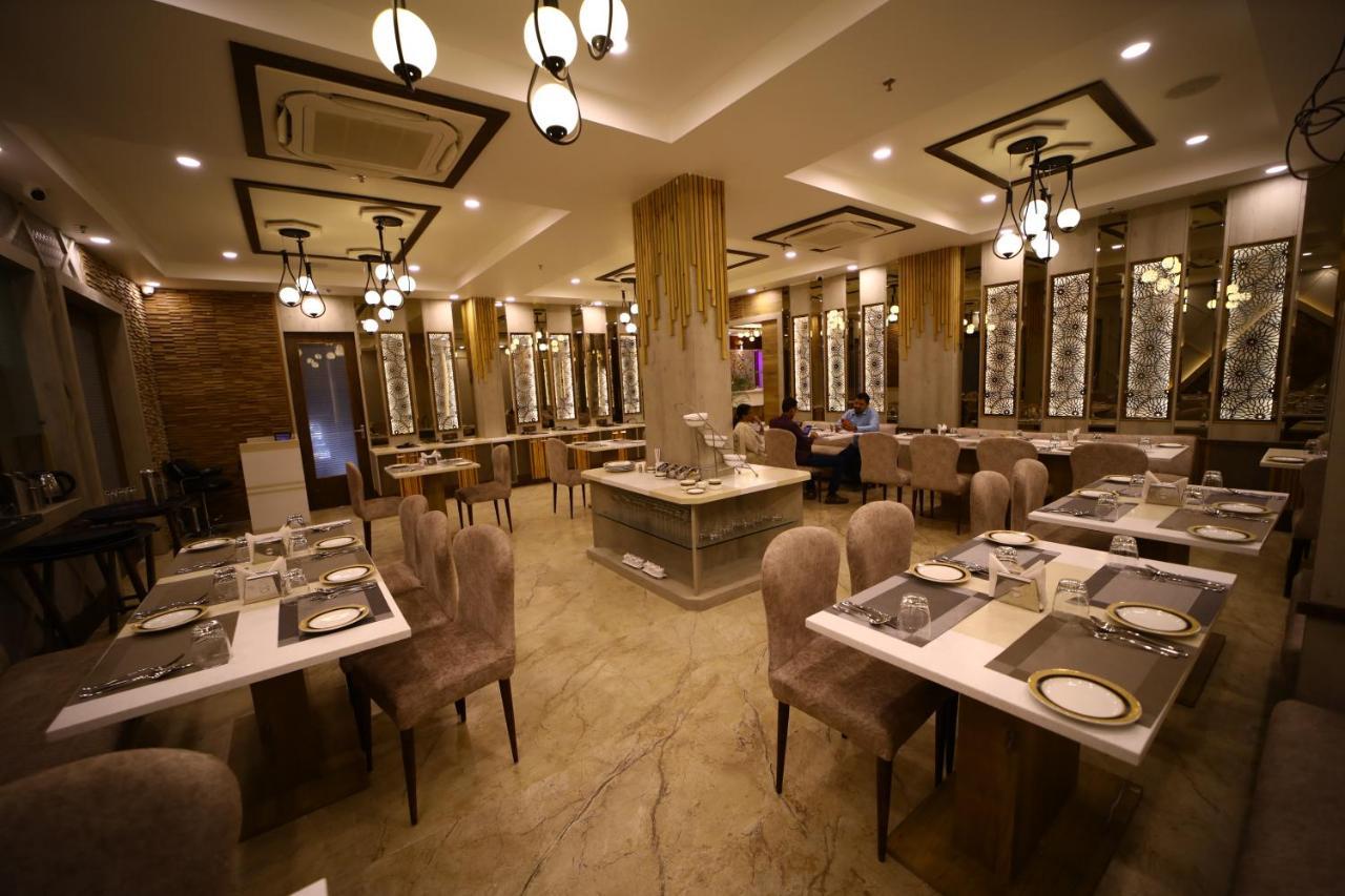 Prime Land Otel Varanasi Dış mekan fotoğraf