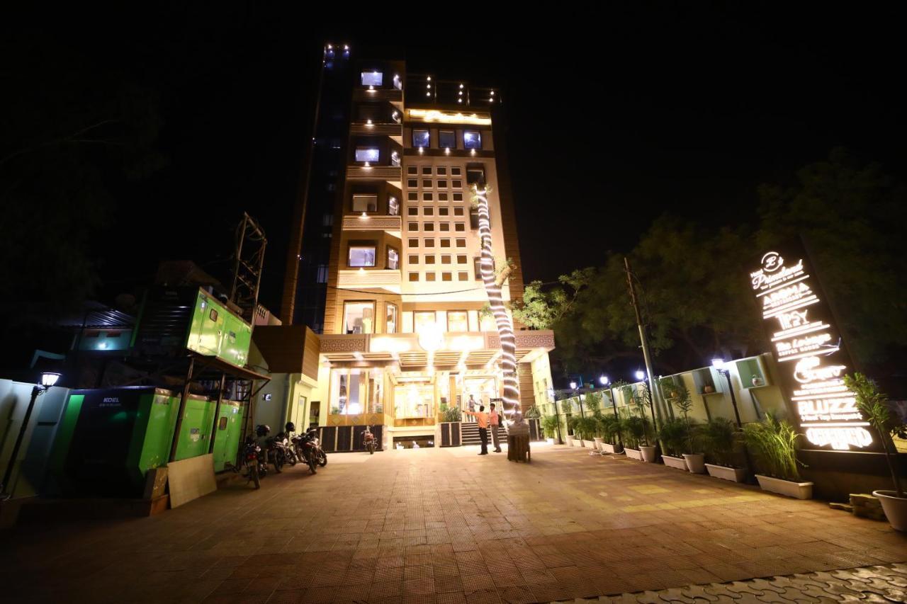 Prime Land Otel Varanasi Dış mekan fotoğraf