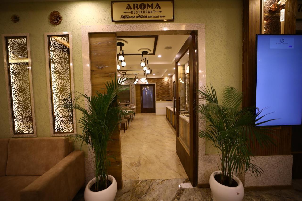 Prime Land Otel Varanasi Dış mekan fotoğraf