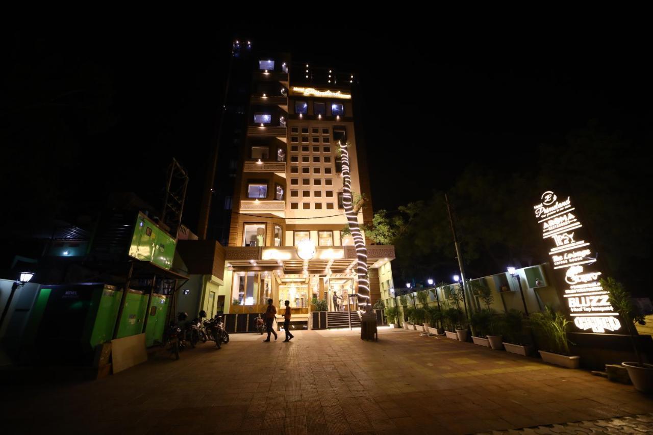 Prime Land Otel Varanasi Dış mekan fotoğraf