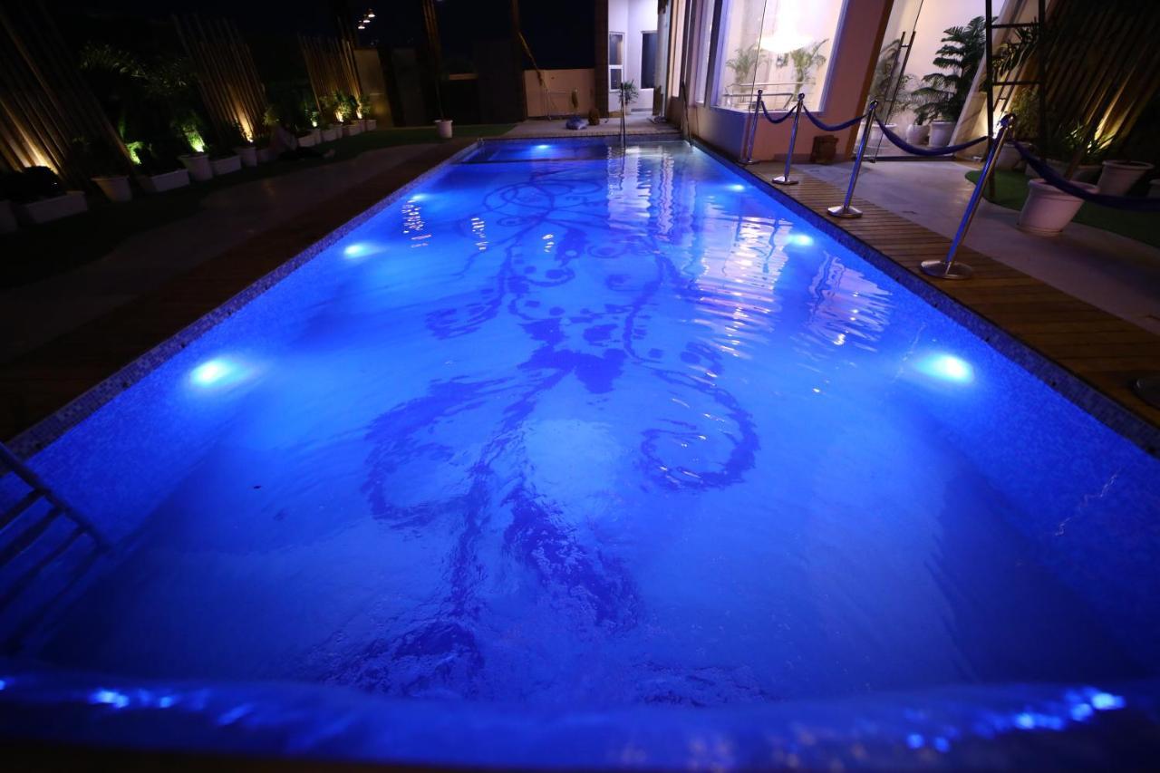 Prime Land Otel Varanasi Dış mekan fotoğraf