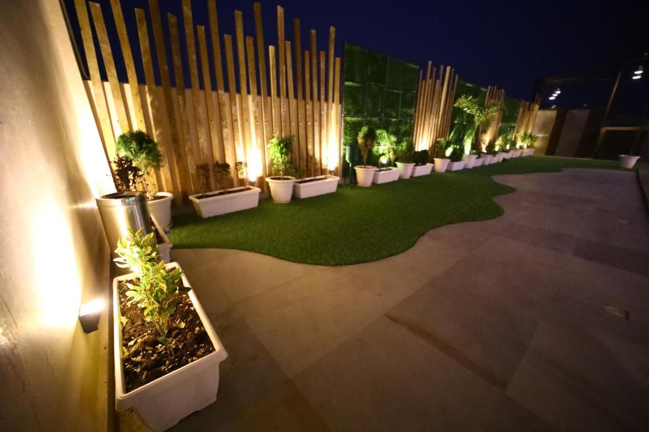 Prime Land Otel Varanasi Dış mekan fotoğraf
