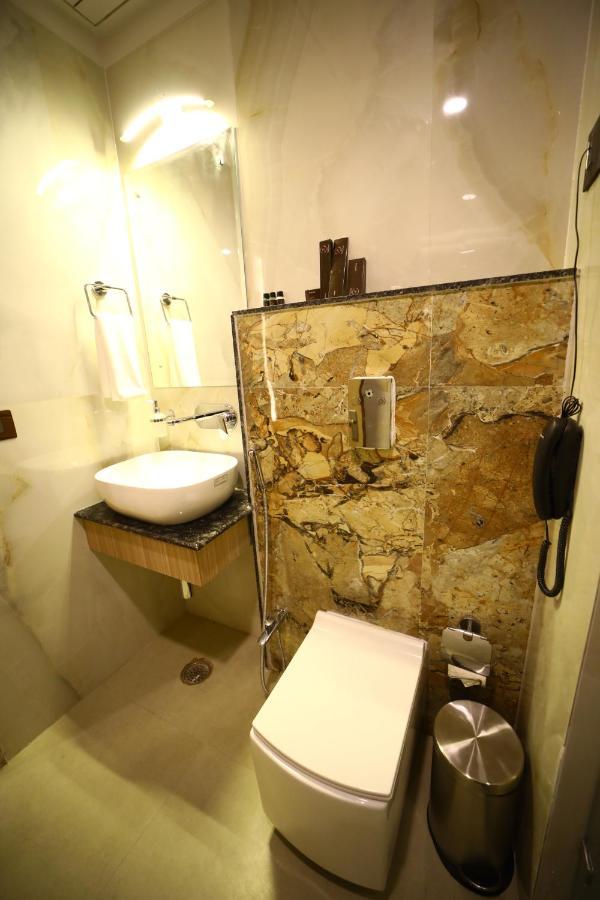 Prime Land Otel Varanasi Dış mekan fotoğraf