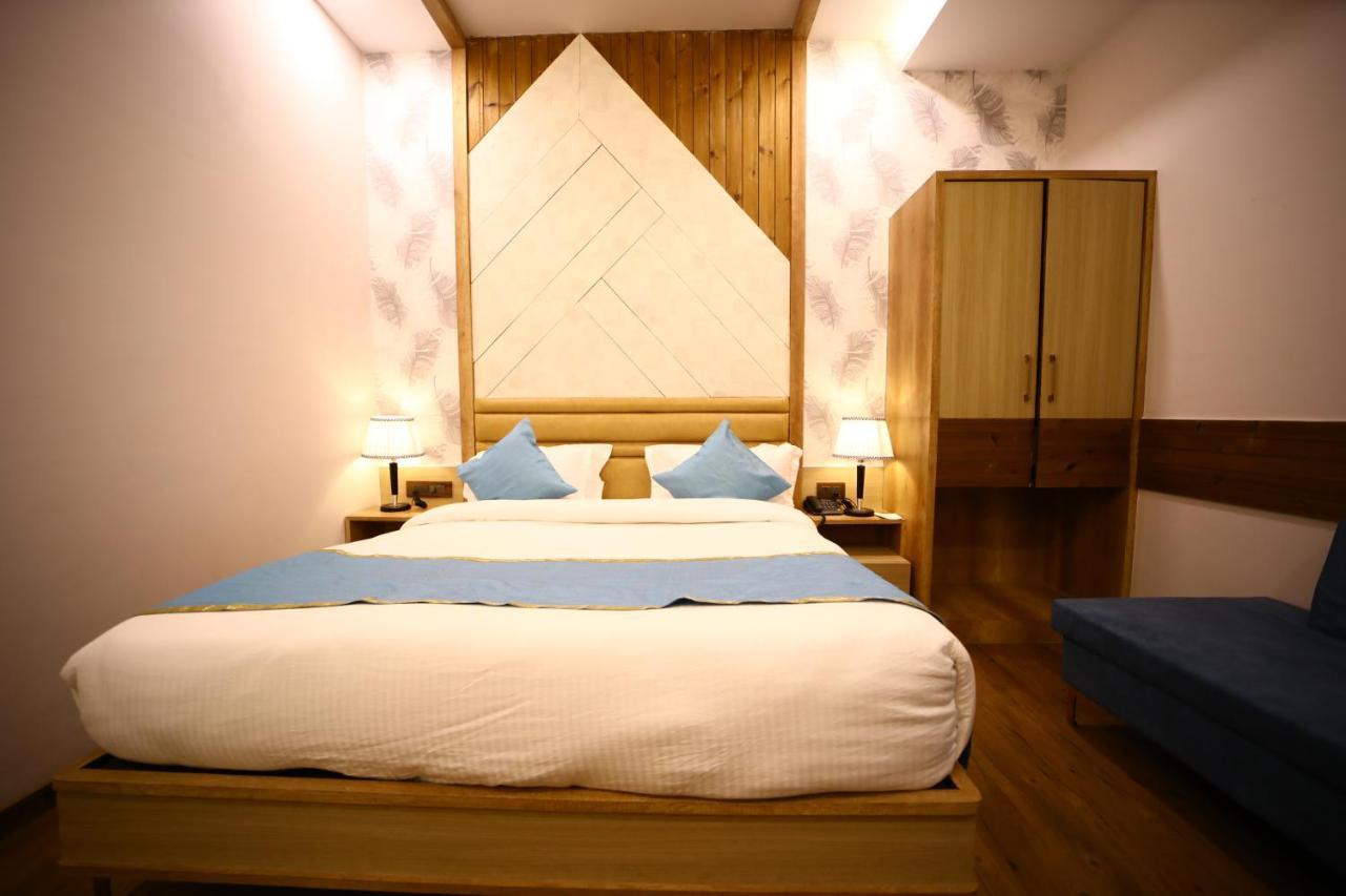 Prime Land Otel Varanasi Dış mekan fotoğraf
