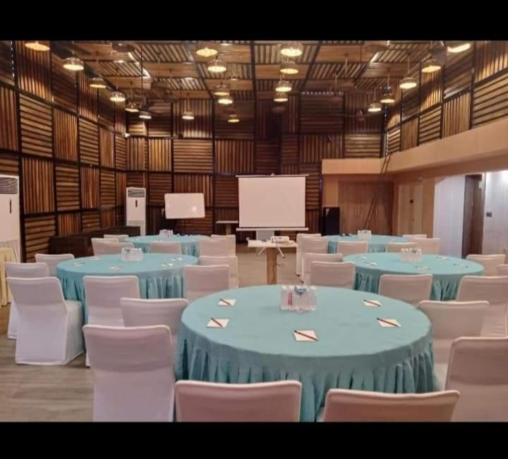 Prime Land Otel Varanasi Dış mekan fotoğraf