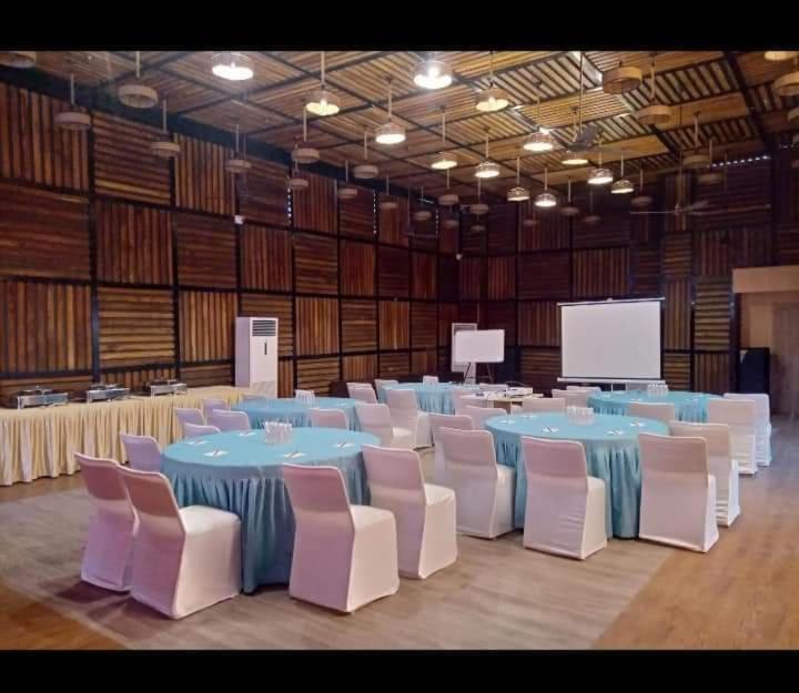 Prime Land Otel Varanasi Dış mekan fotoğraf