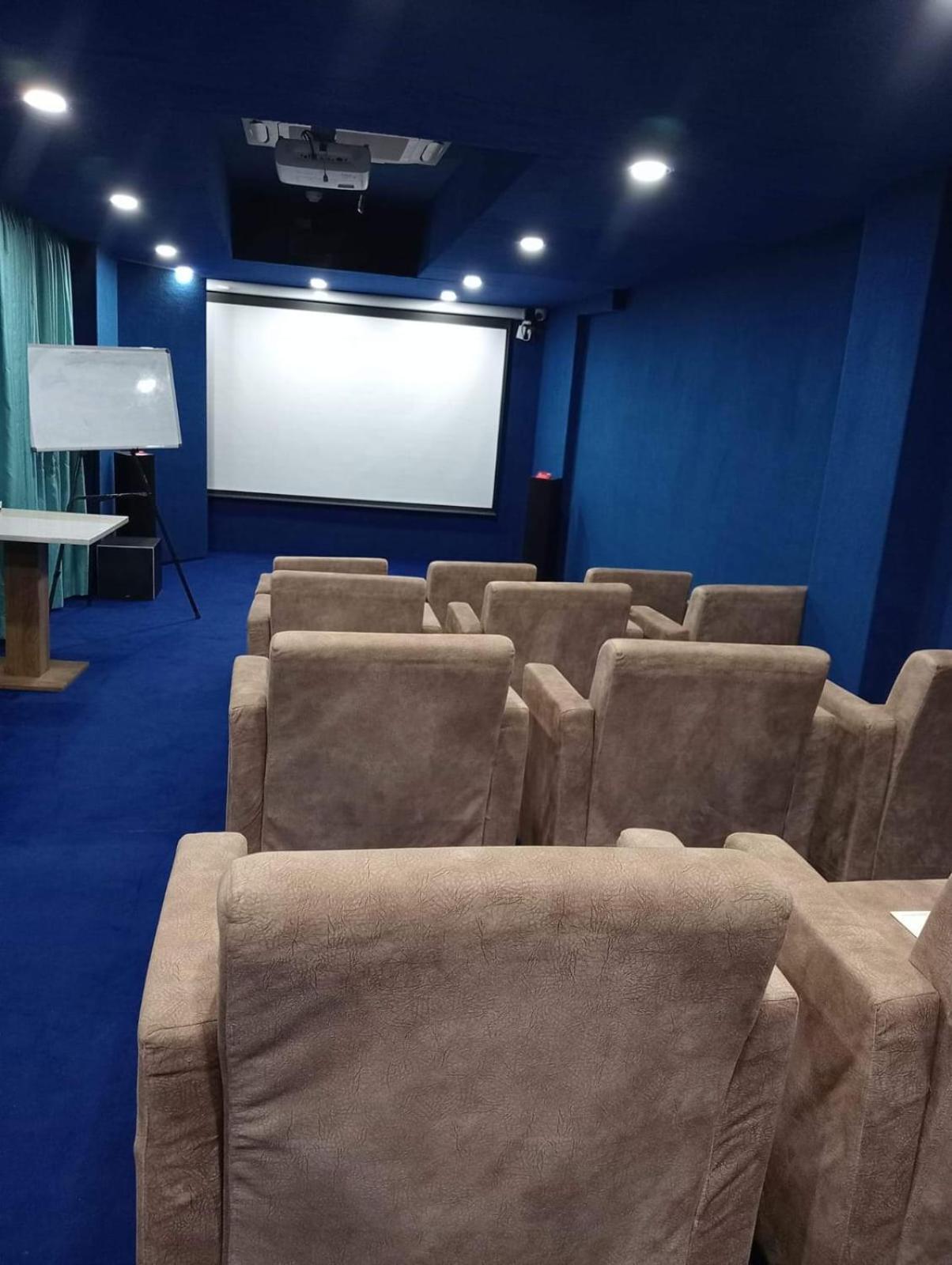 Prime Land Otel Varanasi Dış mekan fotoğraf