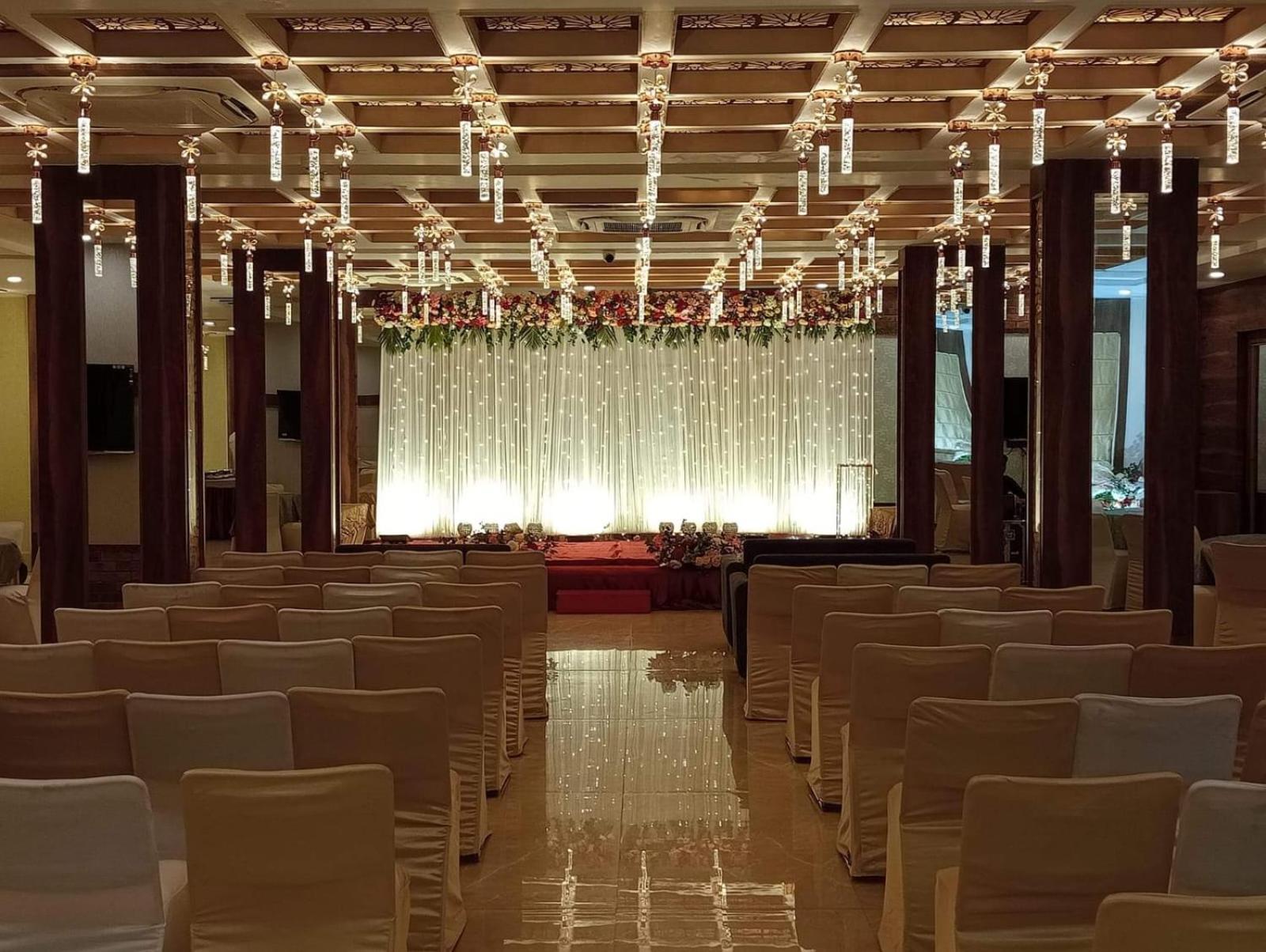 Prime Land Otel Varanasi Dış mekan fotoğraf
